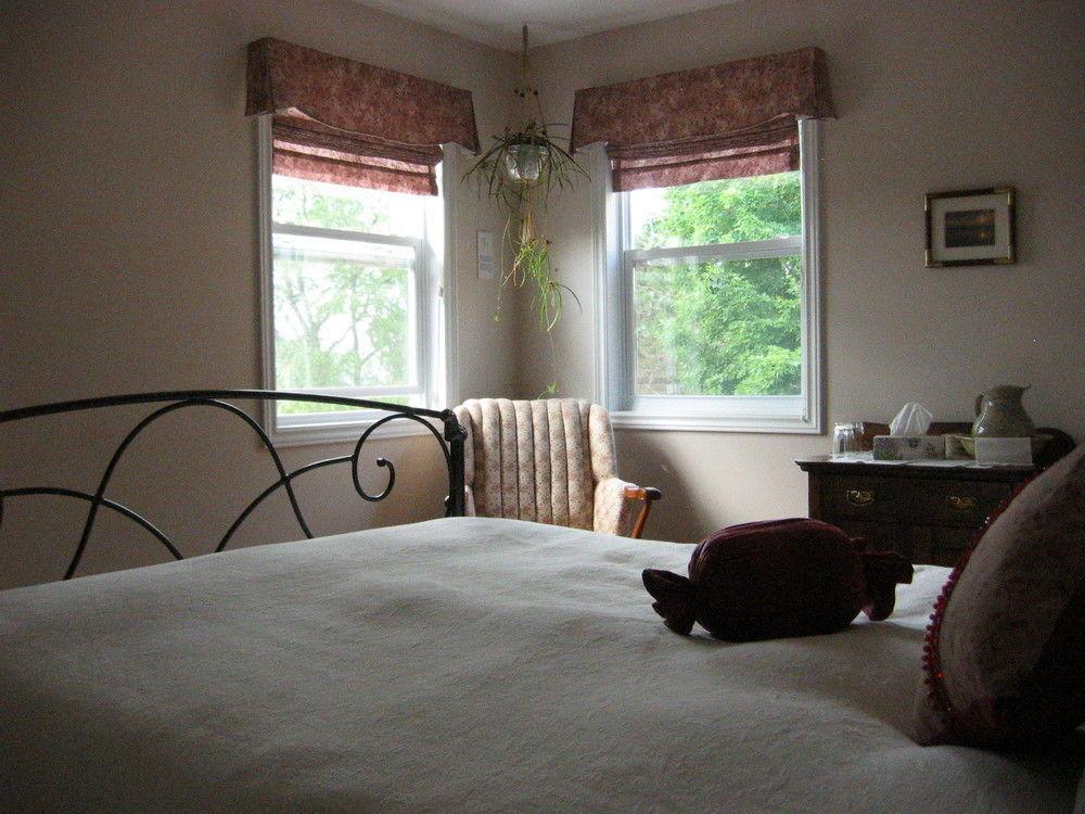 Tulips And Thistle B&B 特鲁罗 外观 照片