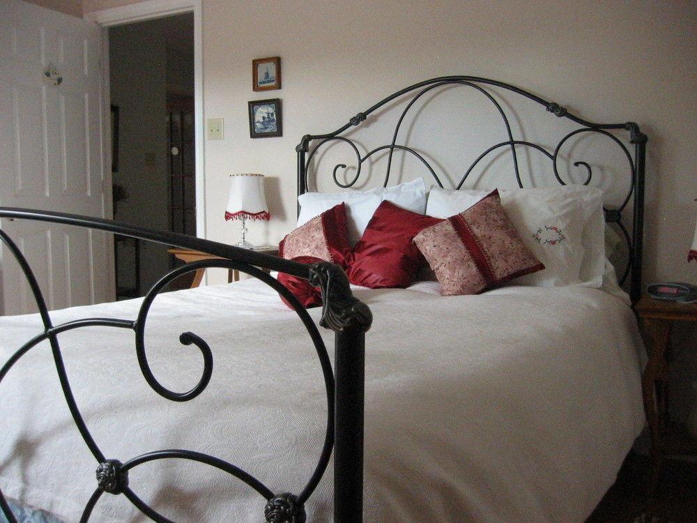 Tulips And Thistle B&B 特鲁罗 外观 照片