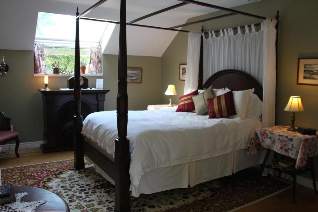 Tulips And Thistle B&B 特鲁罗 客房 照片
